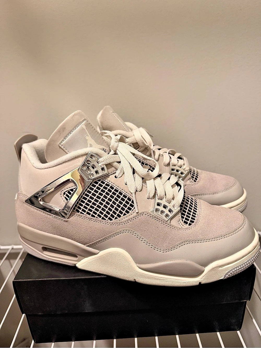 Jordan Air Jordan 4 Retro 'Frozen Moments' Sneakers in White & Gray